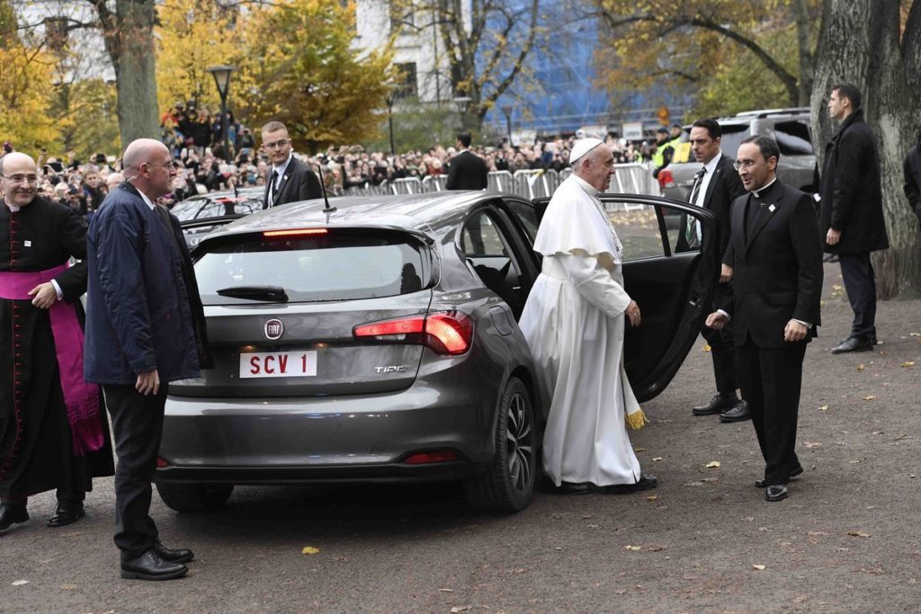 Der Papst fährt Fiat Tipo
