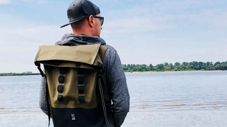 Mit Hund und Rucksack