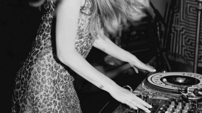 DJane Nina Hepburn: Progressiv und voller Spannung
