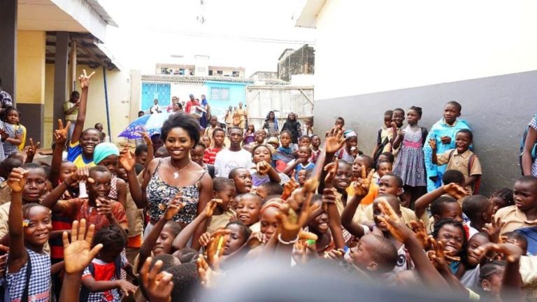 Charity: Model sammelt bei GoFundMe für ihre afrikanische Grundschule