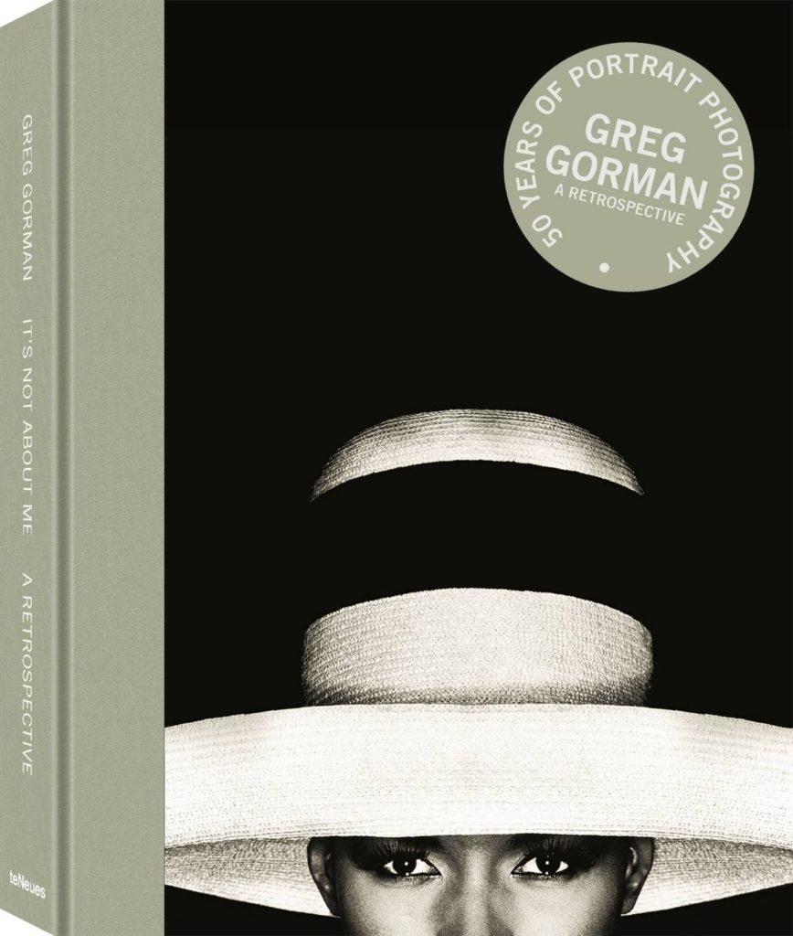 It's Not About Me - Greg Gorman: A Retrospective Vorwort von Sir Elton John, Nachwort von John Waters, erschienen bei teNeues 416 Seiten, Texte in Englisch, 80,- Euro ISBN 978-3-96171-275-5