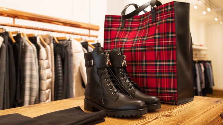 Sellnau: Junge Fashionistas im Lüneburger Traditionshaus