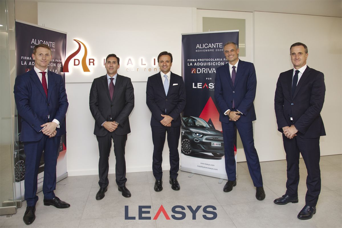 Martin Hall (CEO Drivalia Car Rental), Francisco Joaquín Marcos Bañuls (Präsident Drivalia Car Rental), Giacomo Carelli (CEO FCA Bank und Chairman of Leasys Spa), Antonio Elia (CEO FCA Capital España), Raul Garcia (Country Manager)