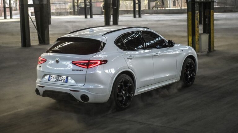 Alfa Romeo Stelvio Veloce Ti (2021)