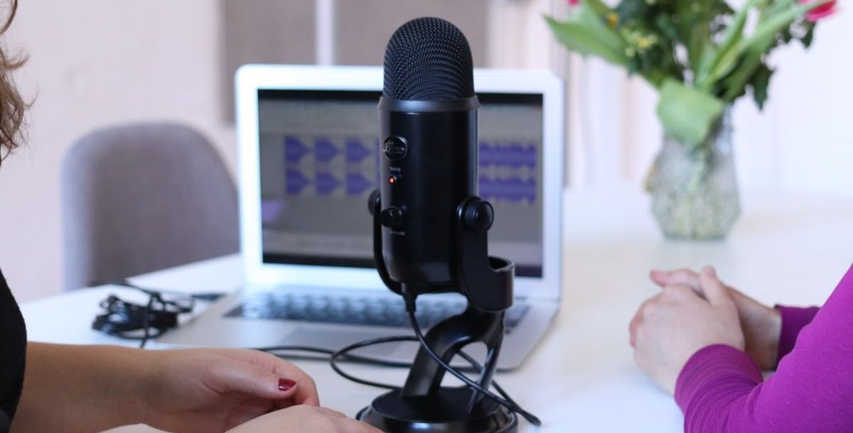 Hamburg Media School startet Podcast Academy