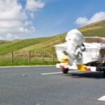 Die richtige Ladungssicherung für Anhänger beim Transport von Autos und Booten