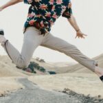 Wie Männer Chinos tragen können