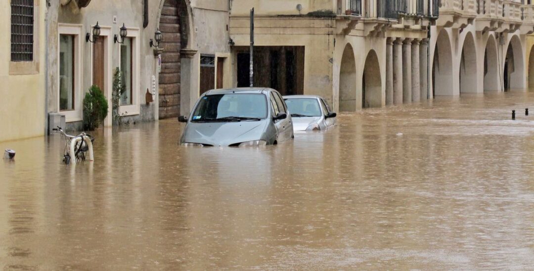 Hochwasser - Risiken für Autofahrer