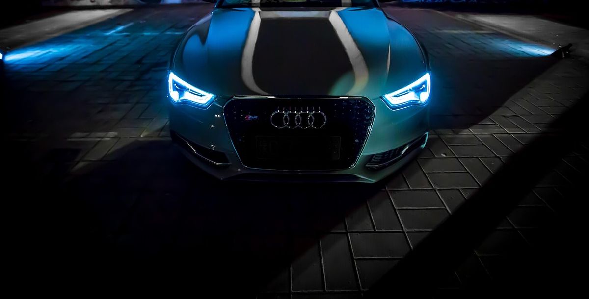 Audi driftet durch Mailand