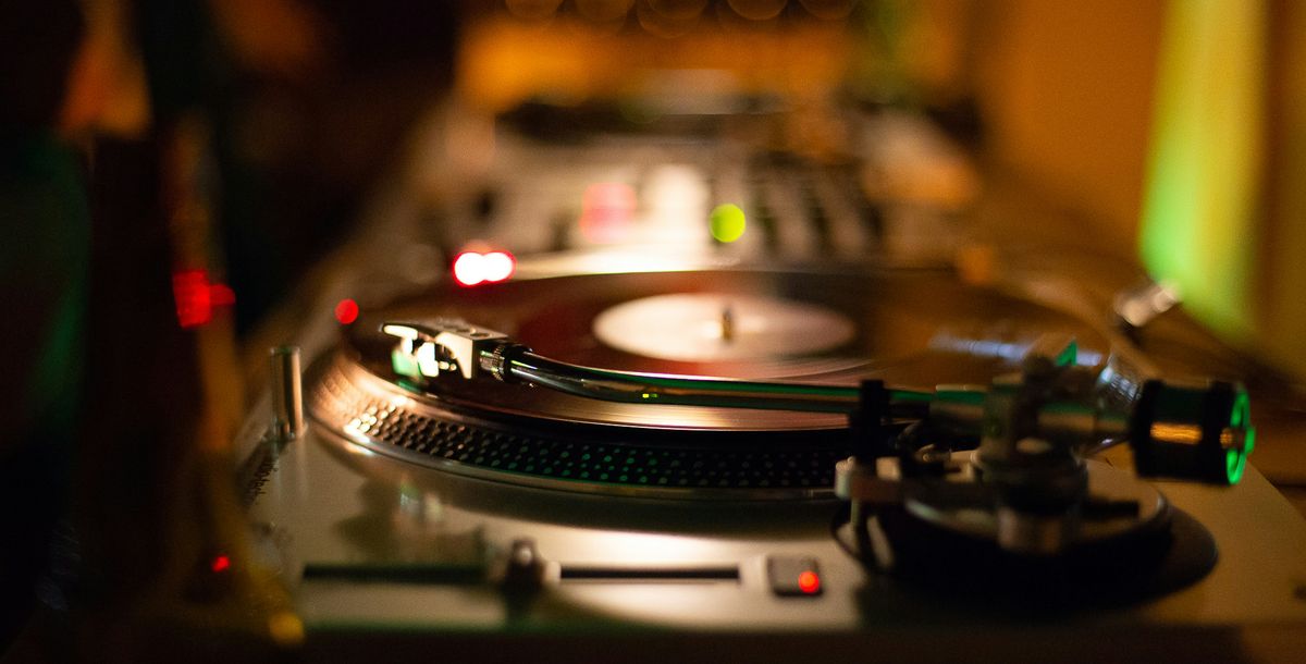 DJ Andres Cruz – Vinyl-König der guten Beats