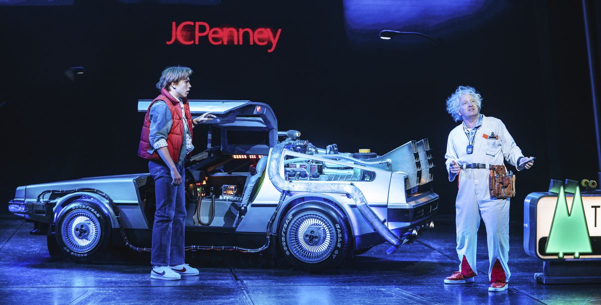 Marty McFly landet den DeLorean in Hamburg