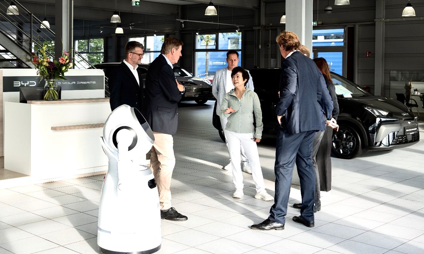 Promis beim Autohaus Ulmen im BYD Showroom Düsseldorf
