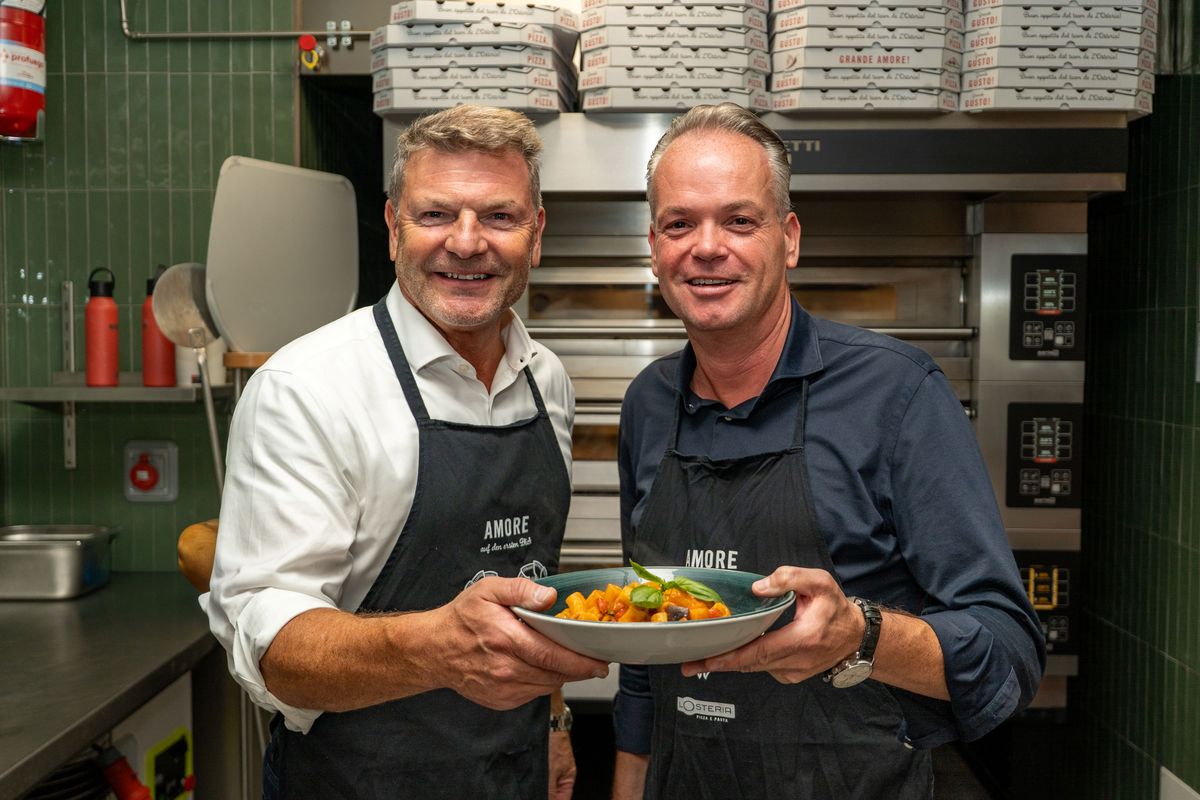 Jens Bischof (Eurowings) und Stefan Höllen (L’Osteria)