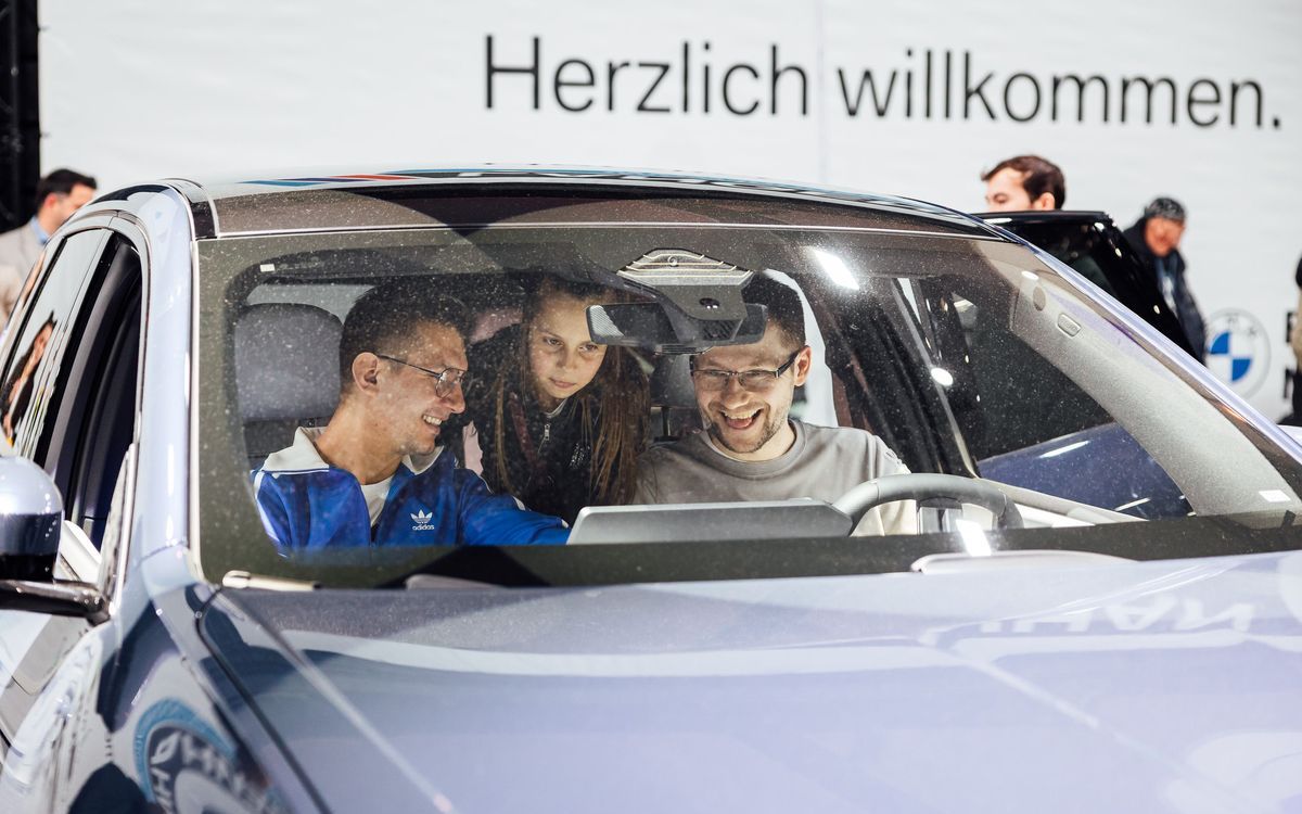 BMW iX3 feiert exklusive Premiere in Erfurt