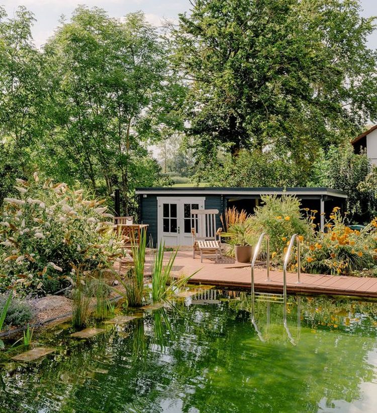 Die Trittsicherheit an Pool und Gartenteich